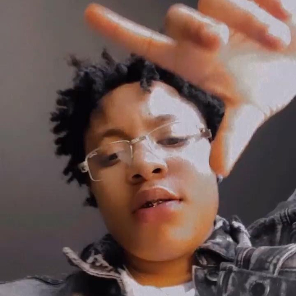 Meet your Posher, Kayla